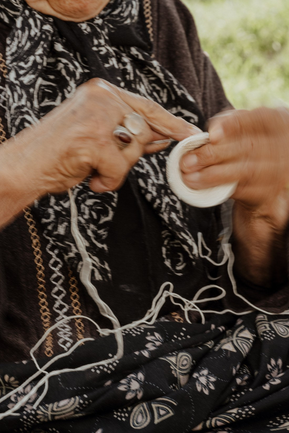 Détail du crochet et du fil de coton